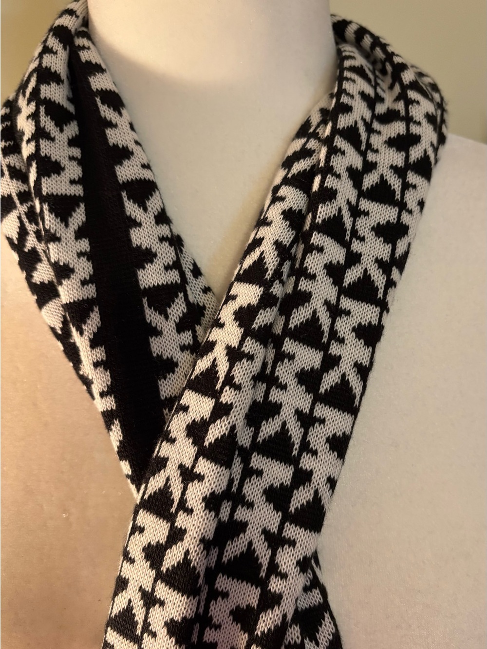 Michael Kors Monochrome Houndstooth Knit Scarf - Black & White